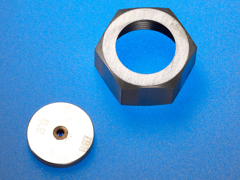 Düsenscheibe mit Rubin und Überwurfmutter
